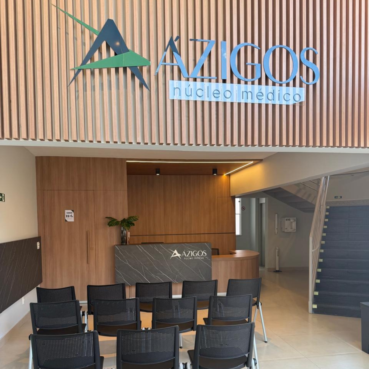 Recepção do Núcleo Ázigos - ambiente moderno e acolhedor